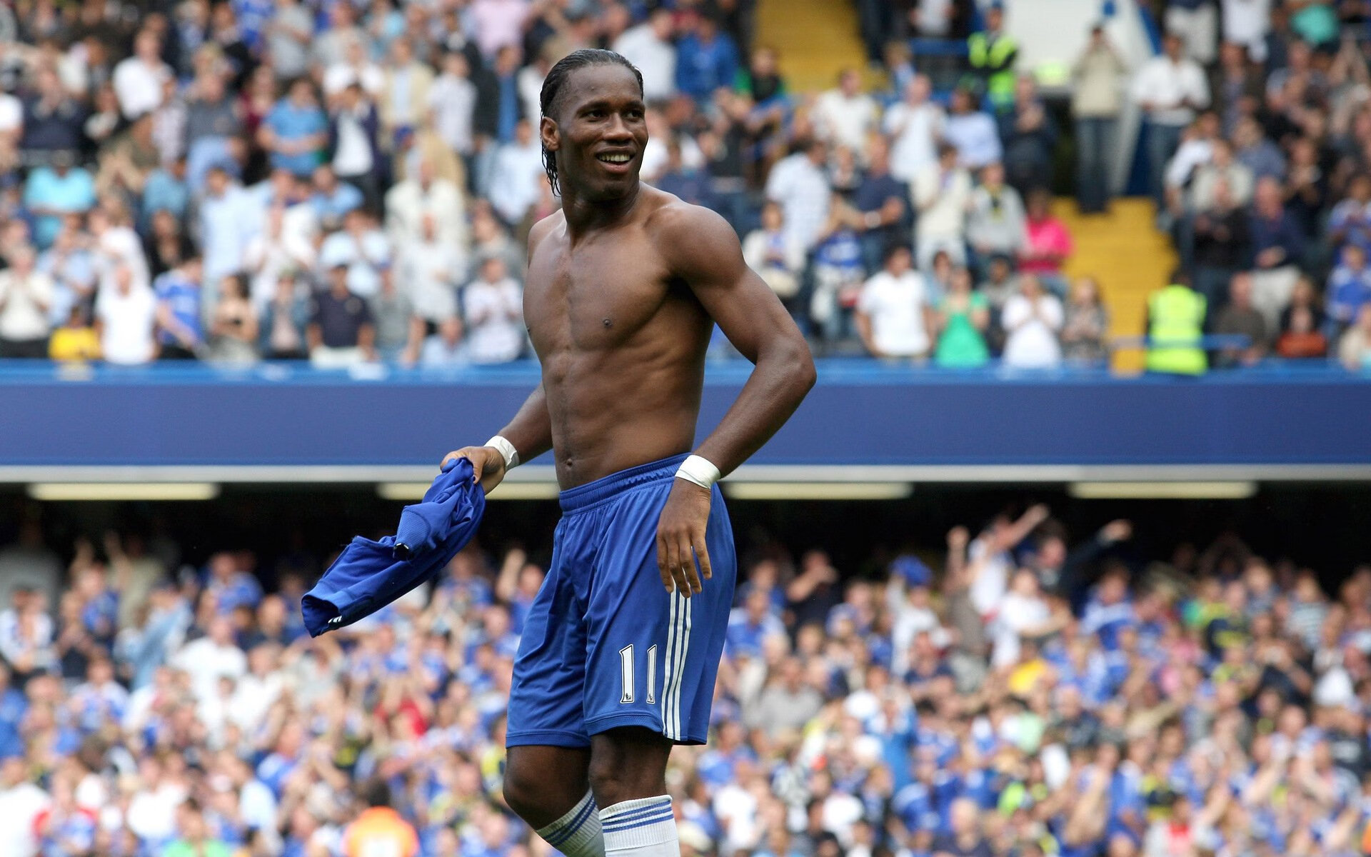 红黑风暴席卷英伦,德布劳内一锤定音,AC米兰巅峰对决再塑传奇