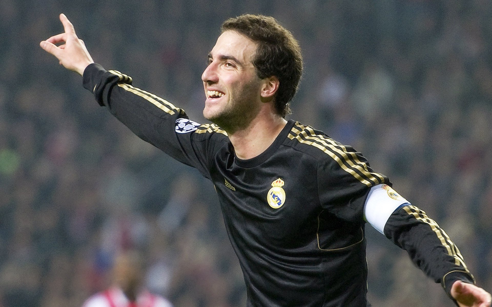 爱游戏2026-皮克，从诺坎普到几内亚，一个后卫的关键先生进化论